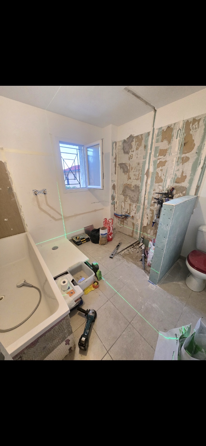 Installation plomberie PER encastrée dans mur — Lachaud Rénovation Charlieu (42)