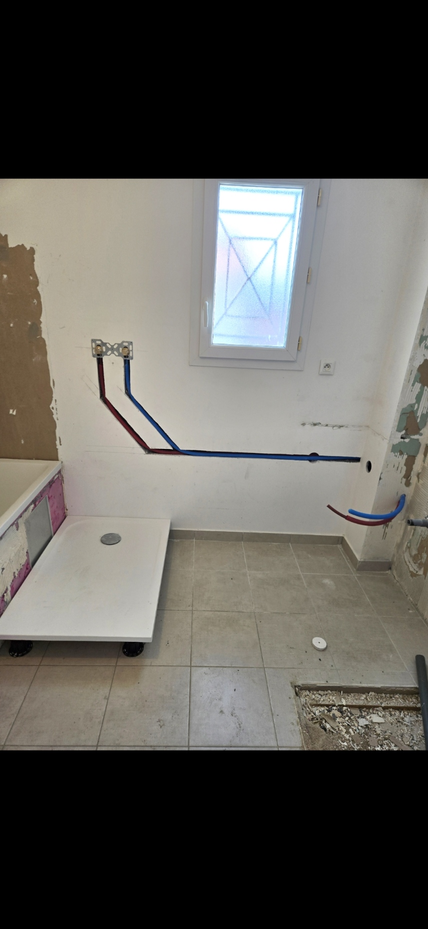 Chantier salle de bain receveur douche et muret placoplâtre — artisan Loire (42)